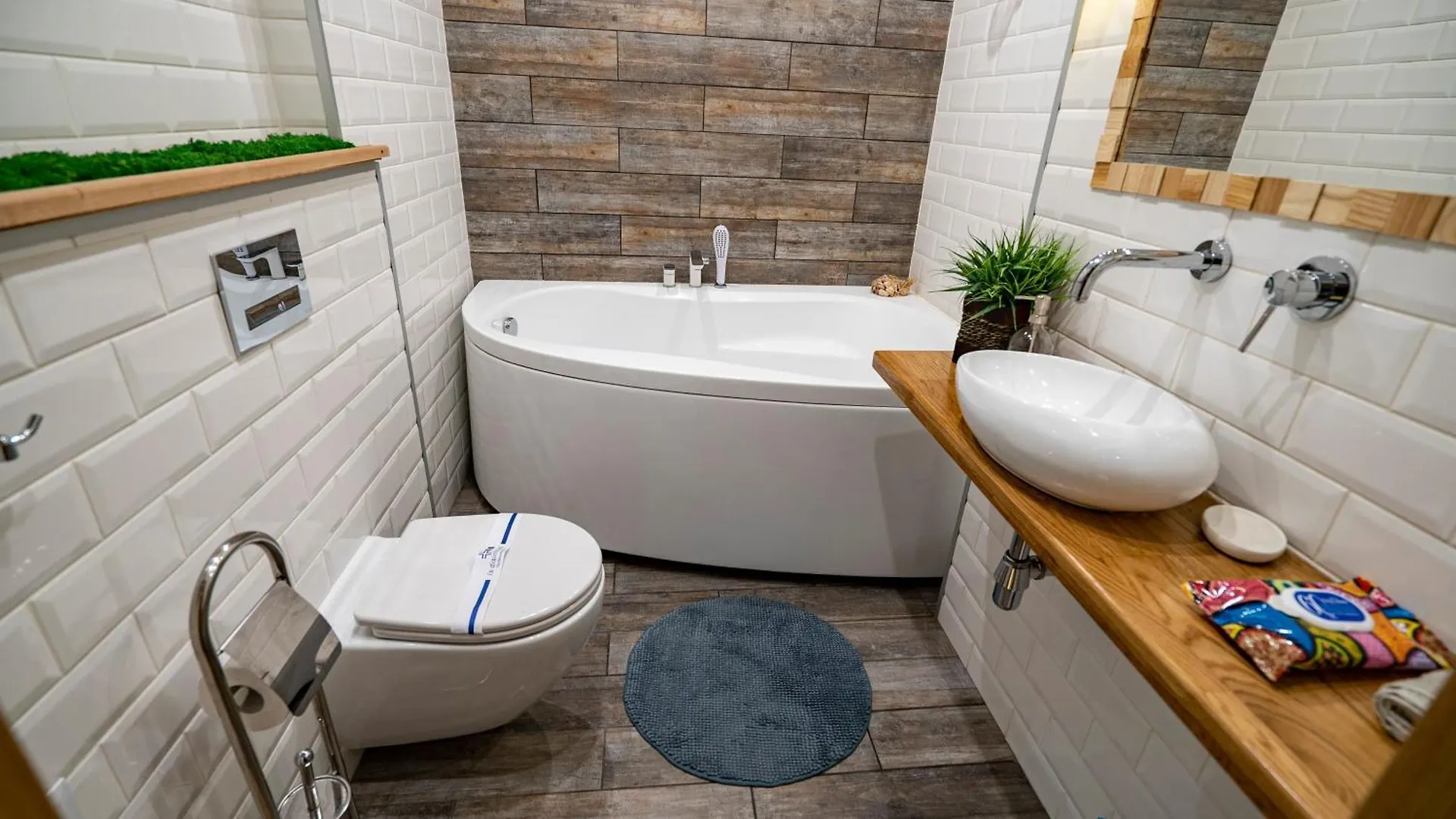 Loft Studio Near Smart Plaza Polytech, Center Kiev