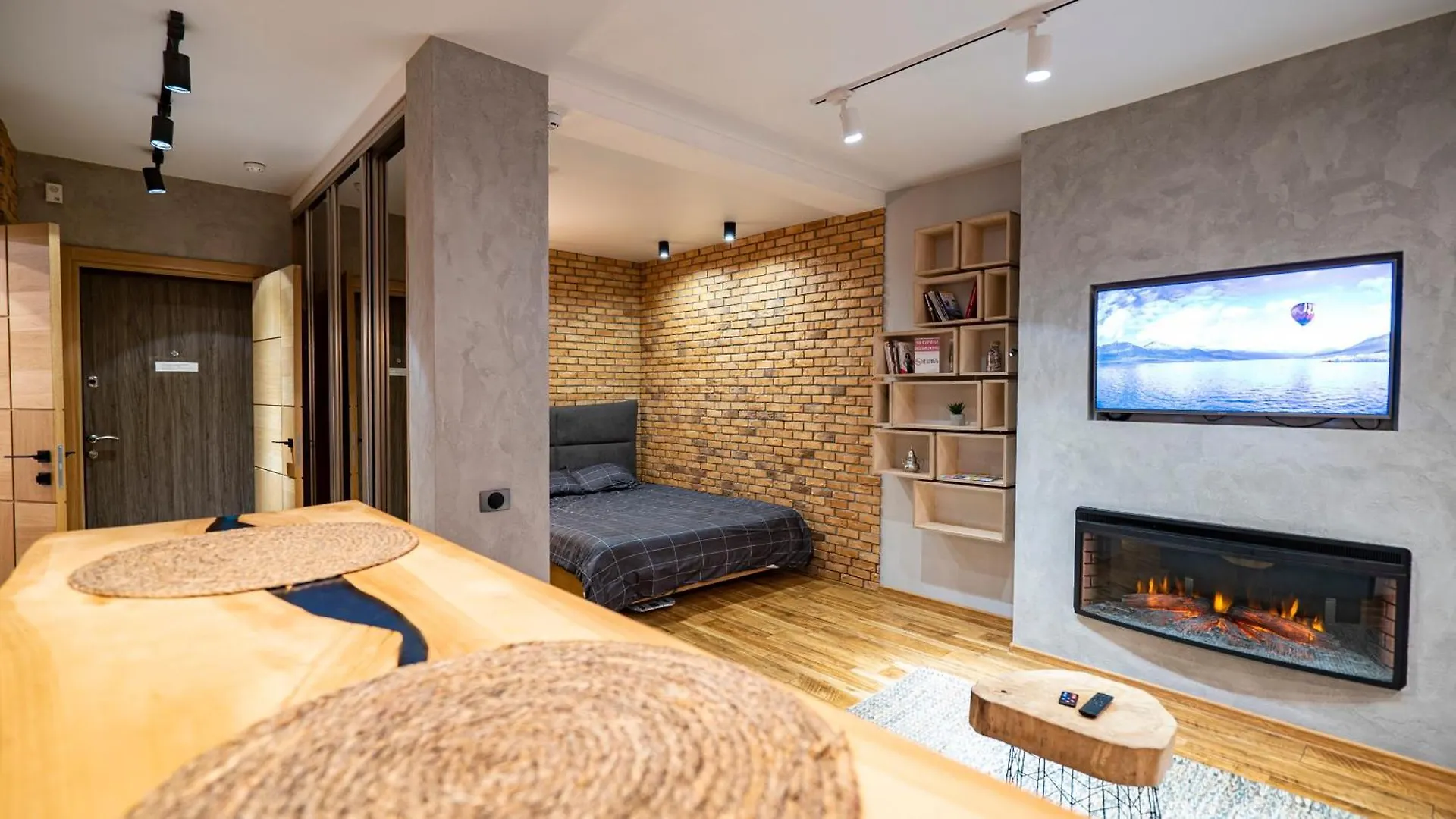 Loft Studio Near Smart Plaza Polytech, Center Kijev Apartman